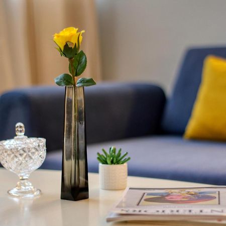 Urban Chic Apartment Bukares Bagian luar foto