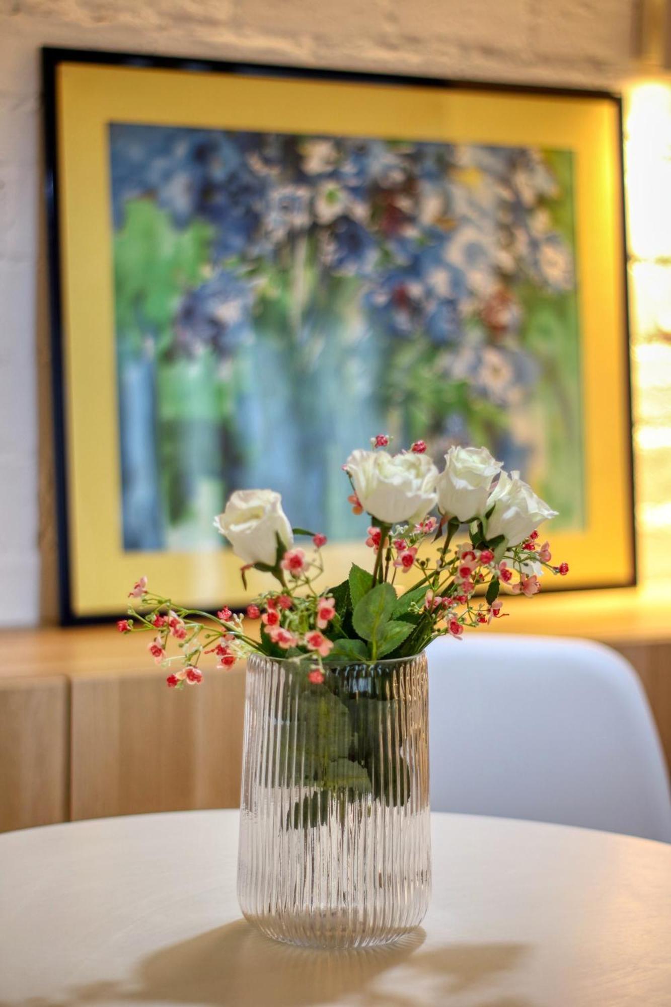 Urban Chic Apartment Bukares Bagian luar foto